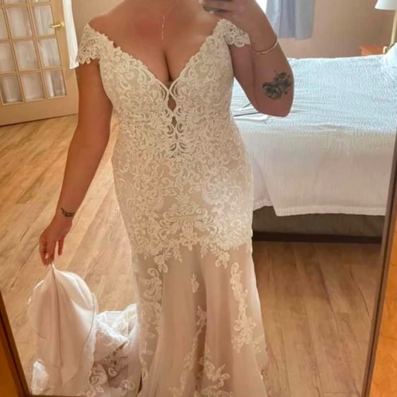 Maggie Sottero Wedding Gown - Picture 3 of 5